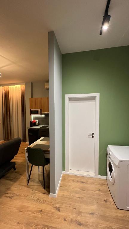 Comfy Modern Luxury - Central - Image 9