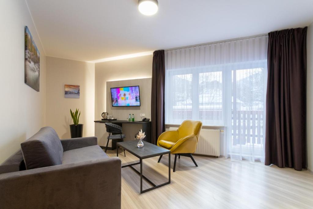TV a/nebo společenská místnost v ubytování Pensjonat Śnieżka SPA