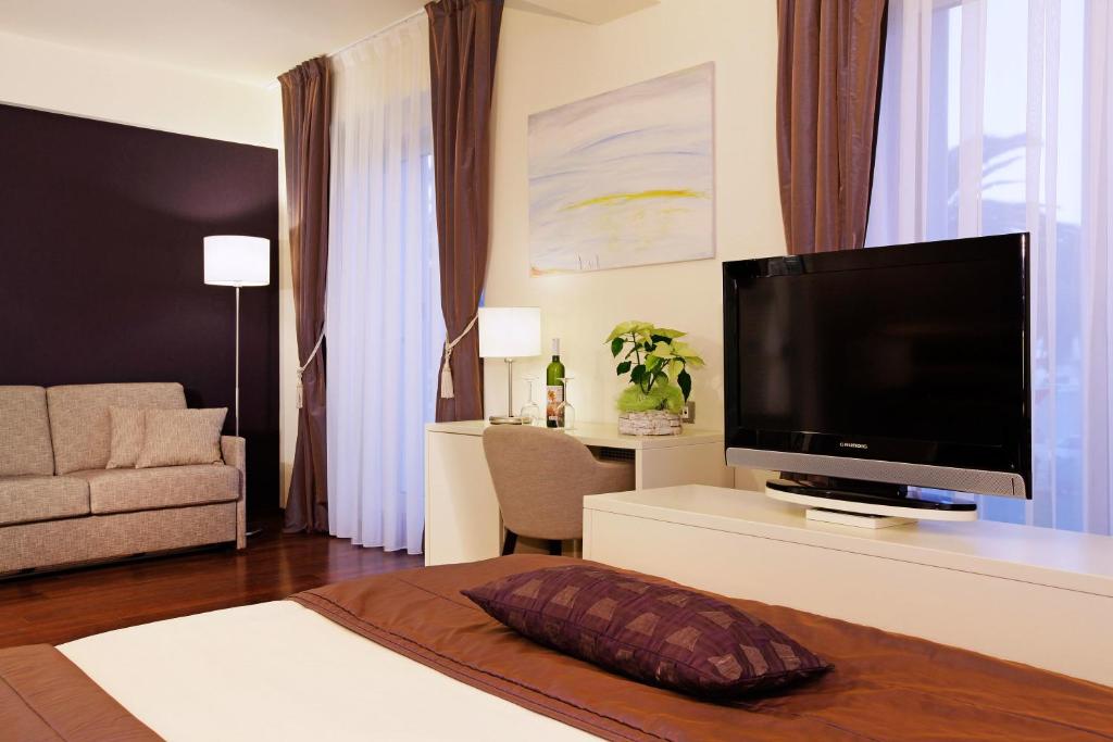 TV a/nebo společenská místnost v ubytování Hotel Korkyra