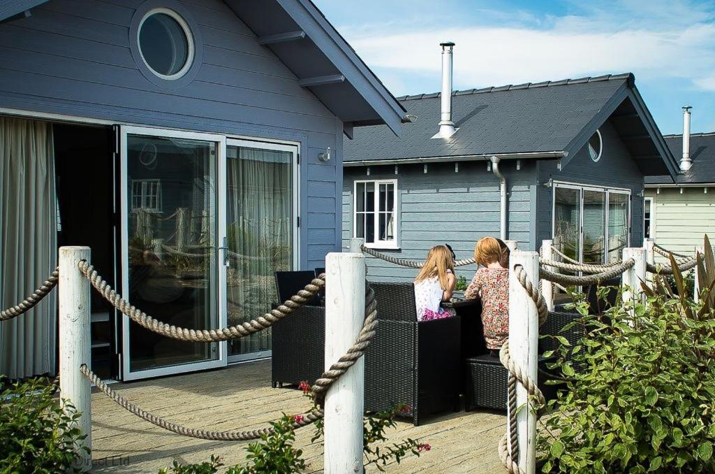 Sea Urchins beach house at The Bay Filey, sleeps 4-5, 2 dogs welcome for free too - Housity