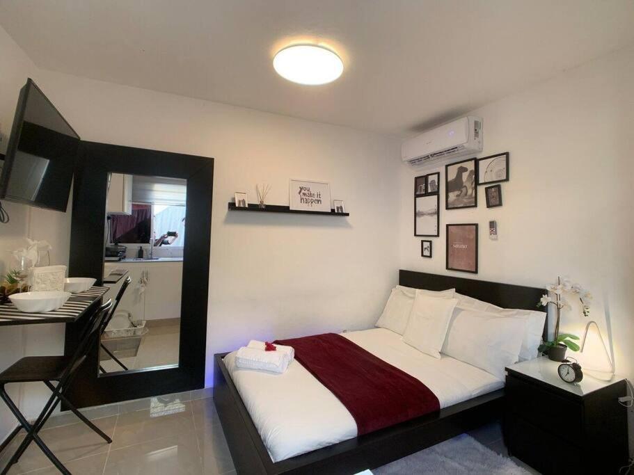 Studio Room, Room A, totally independent.
