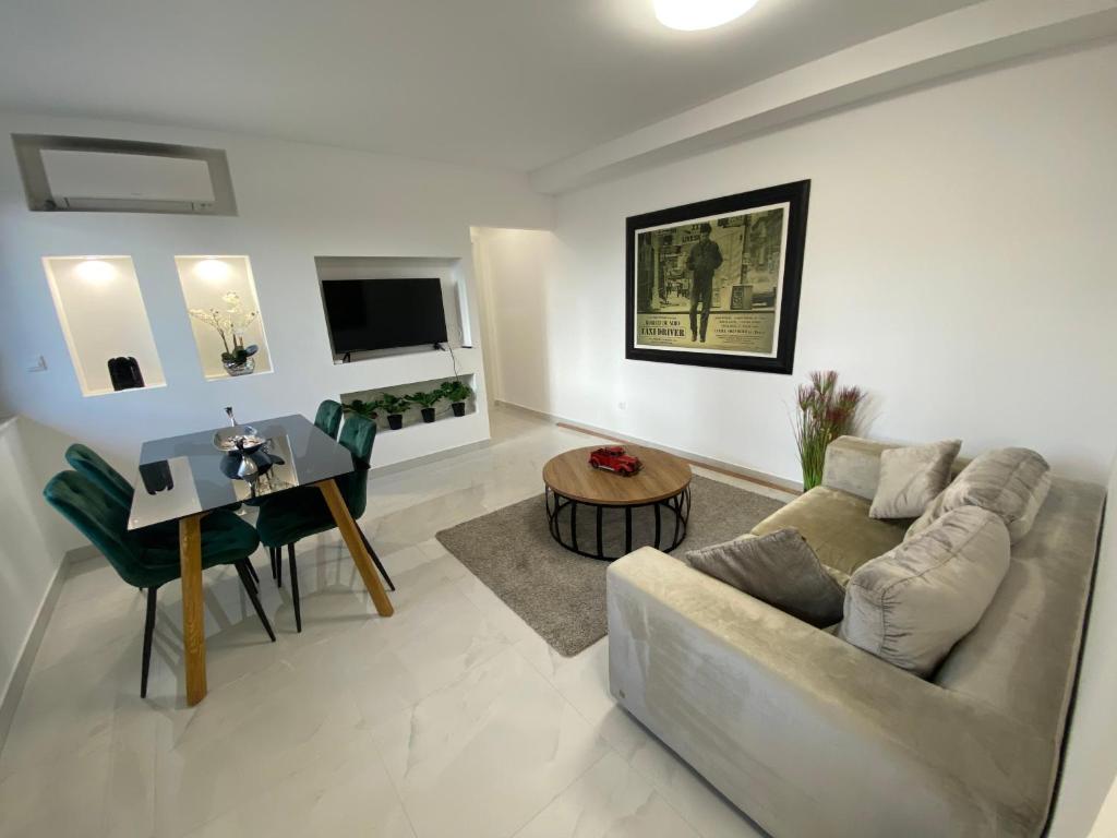 Pine Tree, Podstrana (updated prices 2024)