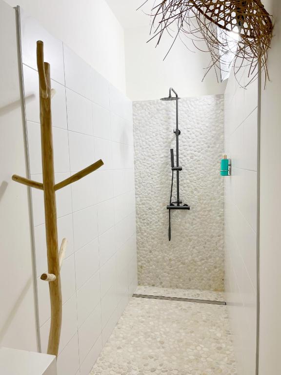 Ein Badezimmer in der Unterkunft Het sfeerhuis aan zee