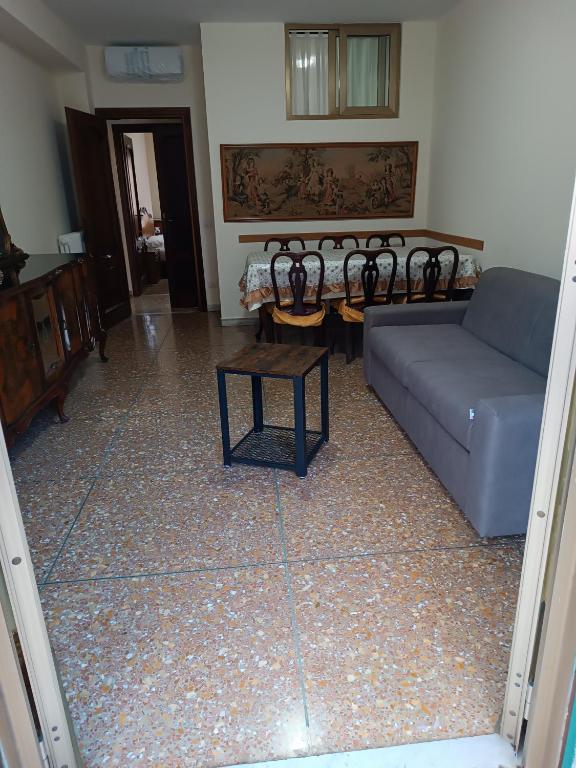 Posteľ alebo postele v izbe v ubytovaní Hortis Apartment, 5 persone, 2 camere, balcone, Metro C e tram per il centro