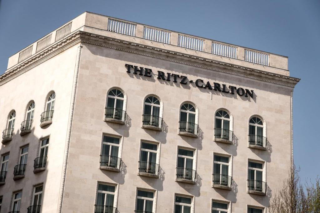 The building in which Az apartmant is located