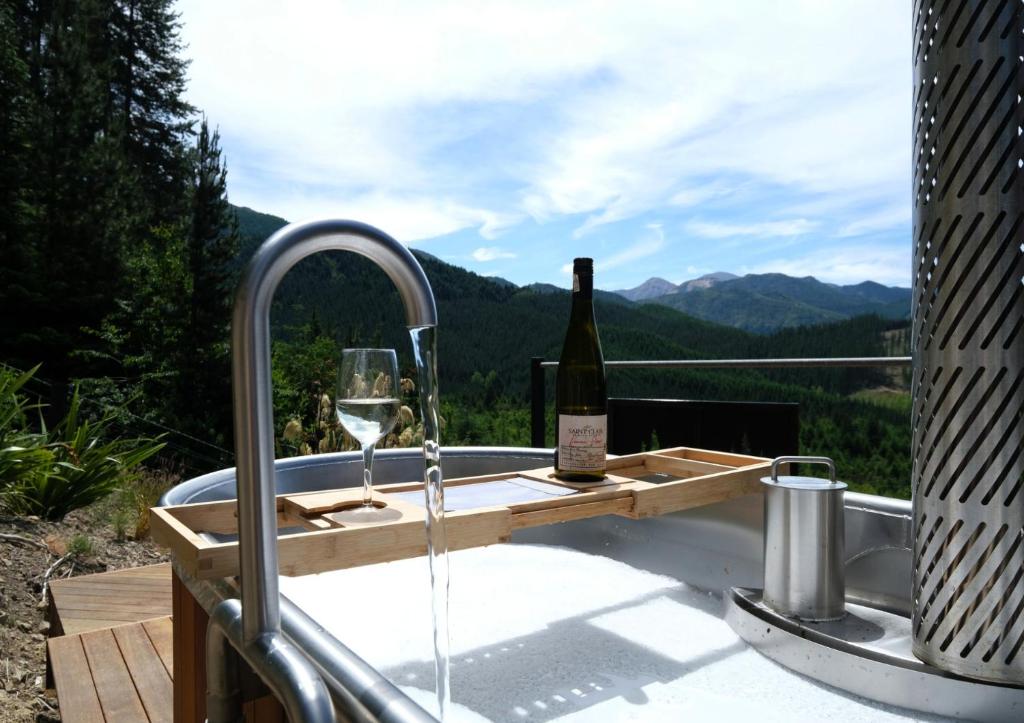 The Shepherds Hut - boutique retreat. - Resim 23