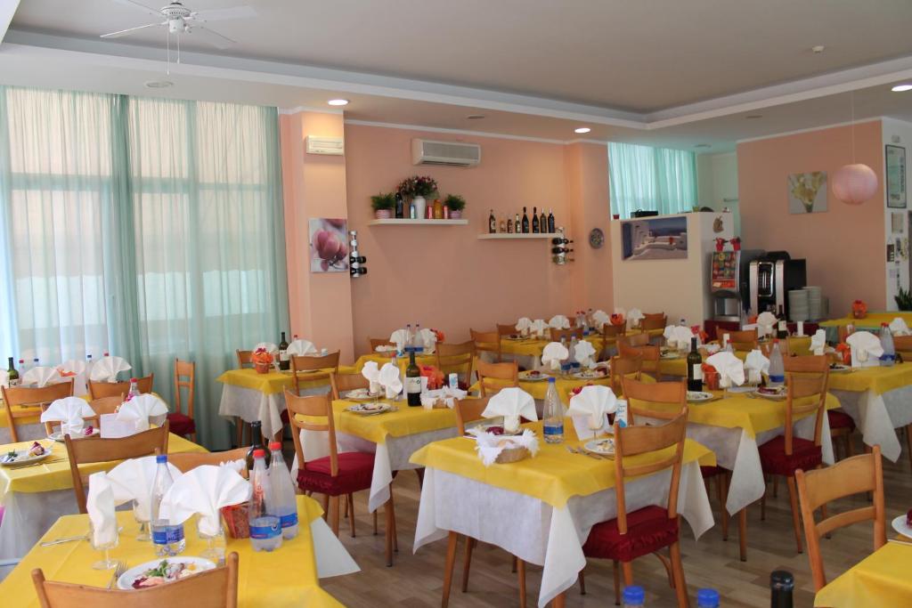 Restaurace v ubytování Hotel Madrid