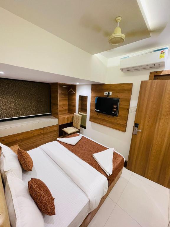 Postel nebo postele na pokoji v ubytování HOTEL BLACK BURN