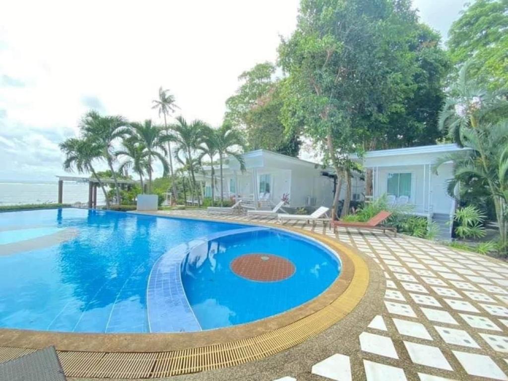 Бассейн в White house bailan resort или поблизости