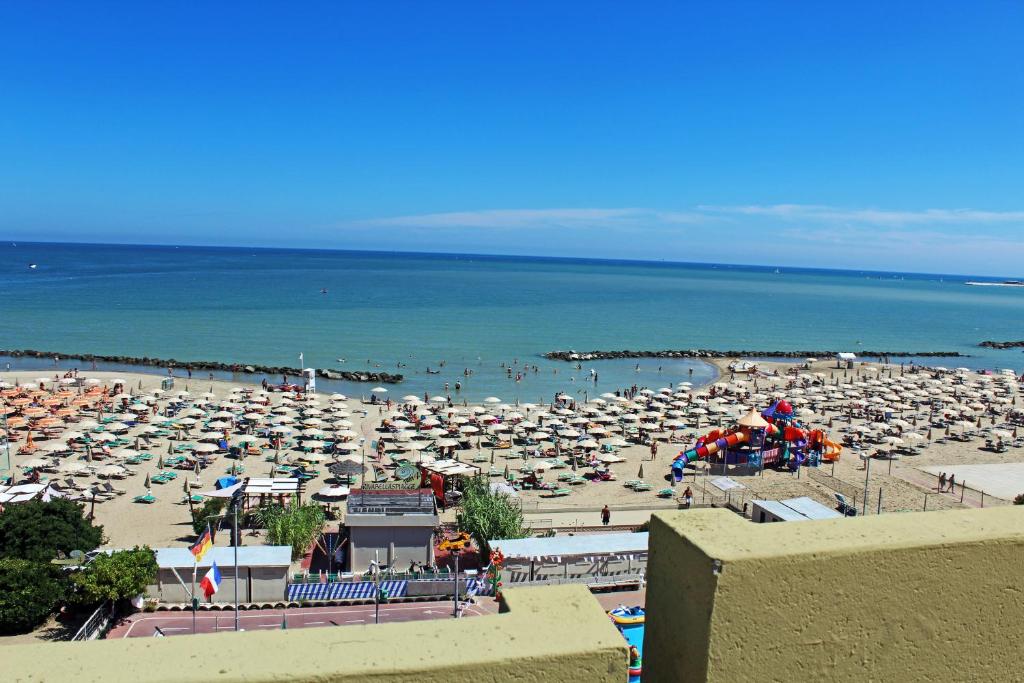 Nespecifikovaný výhled na moře nebo výhled na moře při pohledu z hotelu
