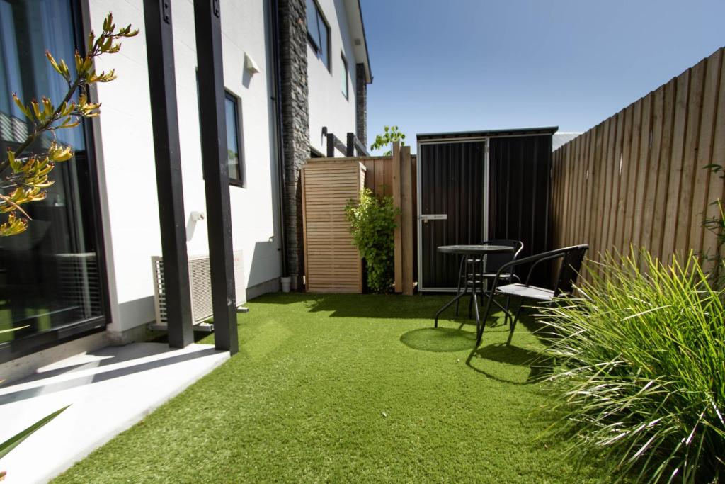 1 Bedroom Gem with Hagley Park at your doorstep - Resim 24