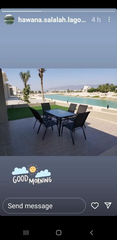 Bazén v ubytování Hawana Salalah Lake View Villa 22 nebo v jeho okolí