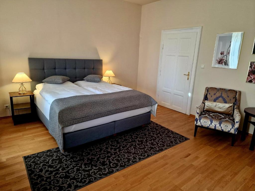Postel nebo postele na pokoji v ubytování Palais Kneissl