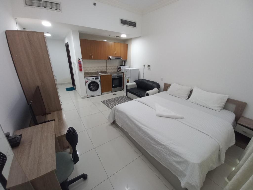 Una cocina o cocineta en Comfortable Apartments and Studios for Rent in Dubai