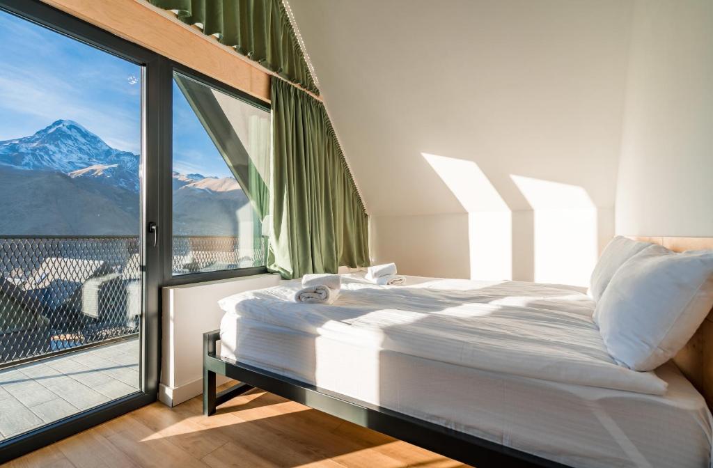 Letto o letti in una camera di Kazbegi View Cottages