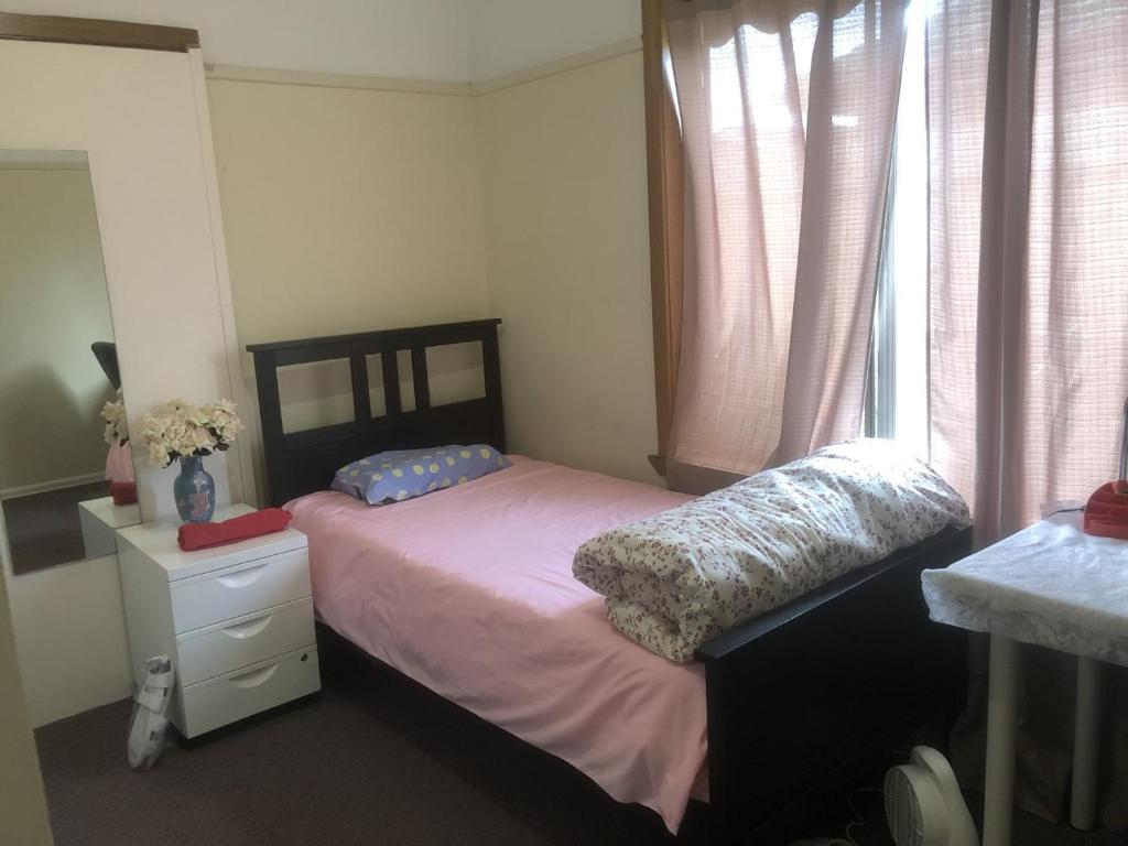 budget single room clayton - Housity