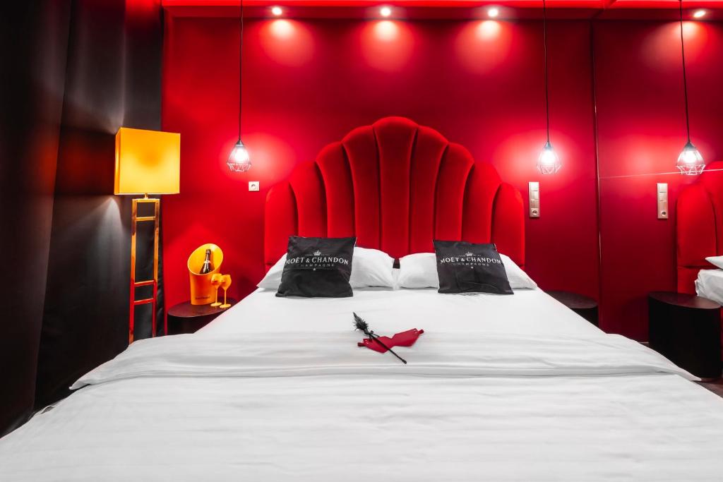 
King Room with Pool Access
