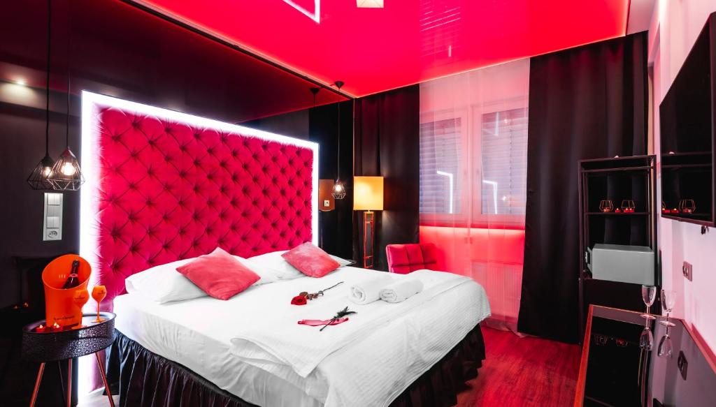 
King Room with Pool Access
