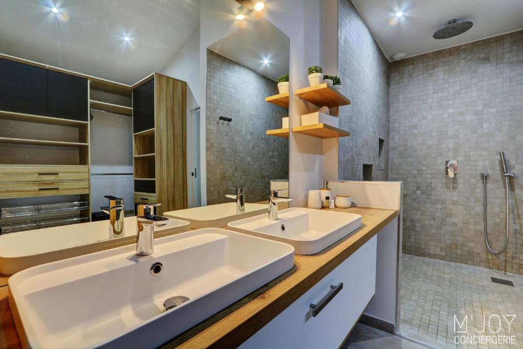 Bagno di Villa Azur Saint-Gilles - La Réunion - Seaview, Pool, Beach & BBQ!