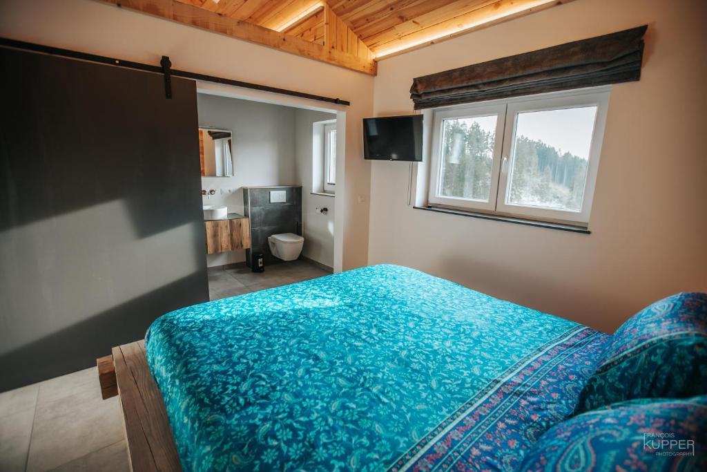 Säng eller sängar i ett rum på # A Mont Nos'Hôtes
