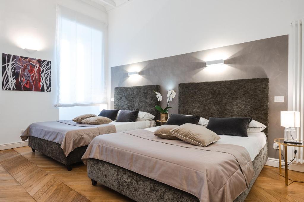 A bed or beds in a room at EBL LUXURY HOME