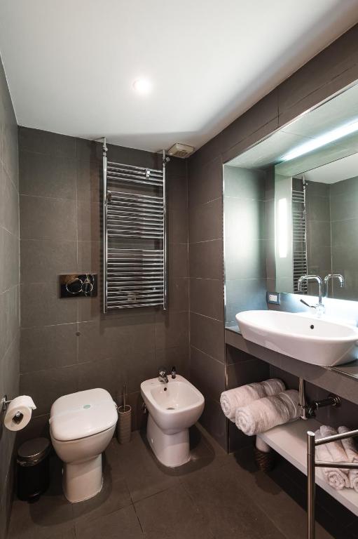 A bathroom at EBL LUXURY HOME