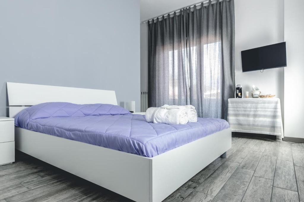 a bedroom with a large bed with purple sheets at B&B Casa Marconi in Lamezia Terme