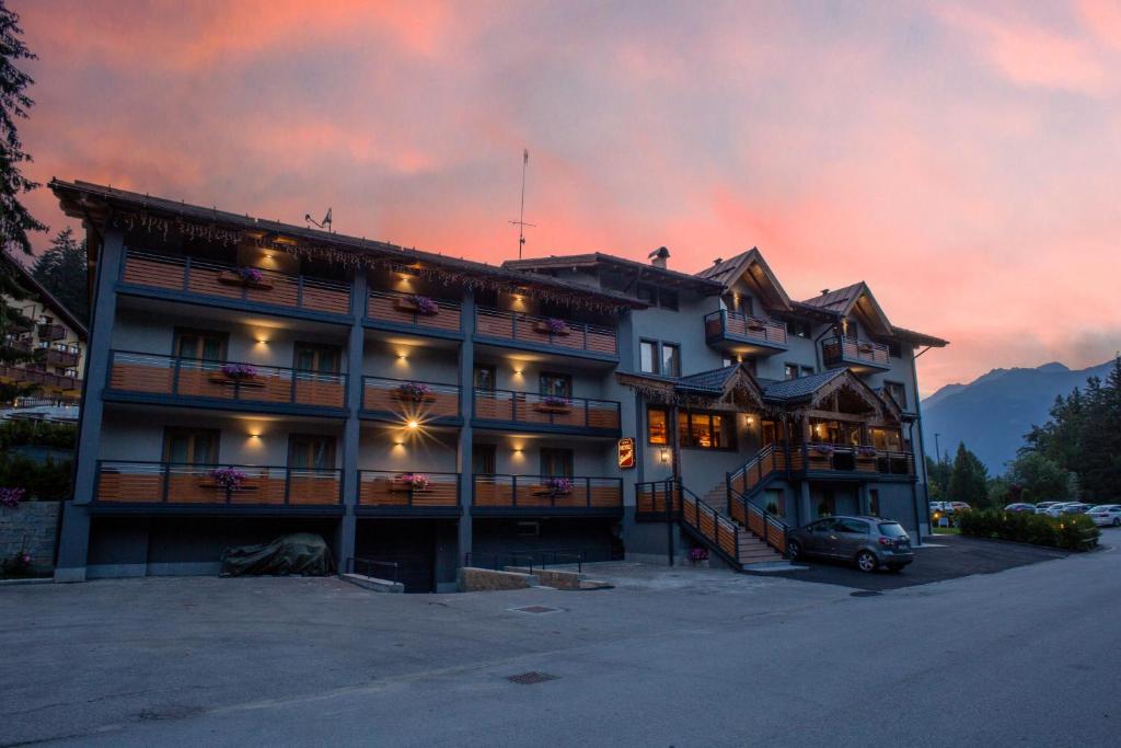 Nespecifikovaný výhled na hory nebo výhled na hory při pohledu z hotelu