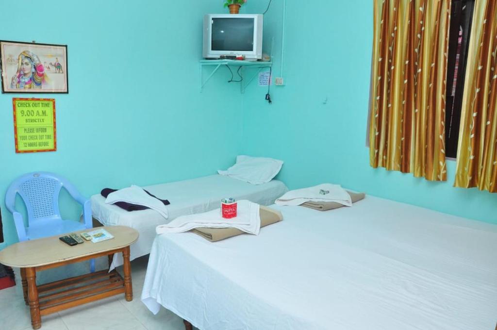 Postel nebo postele na pokoji v ubytování Ranjana Guesthouse