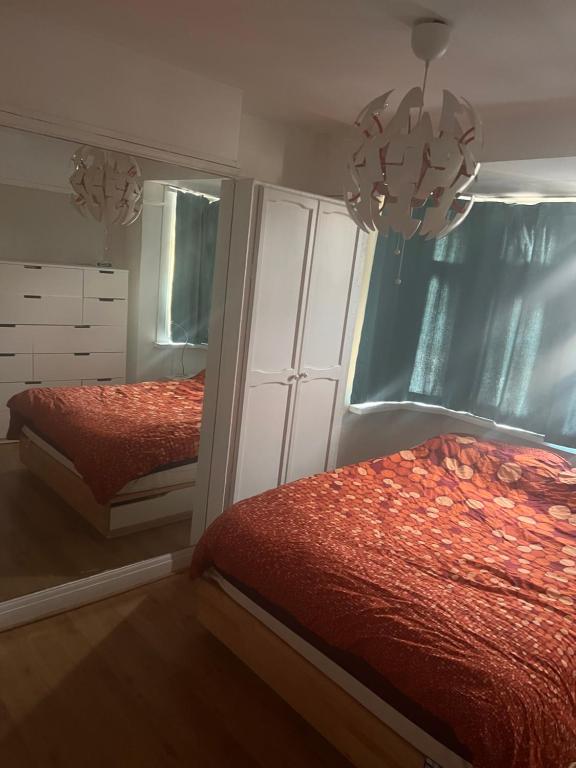 Postel nebo postele na pokoji v ubytování Double Rooms in Shared Home