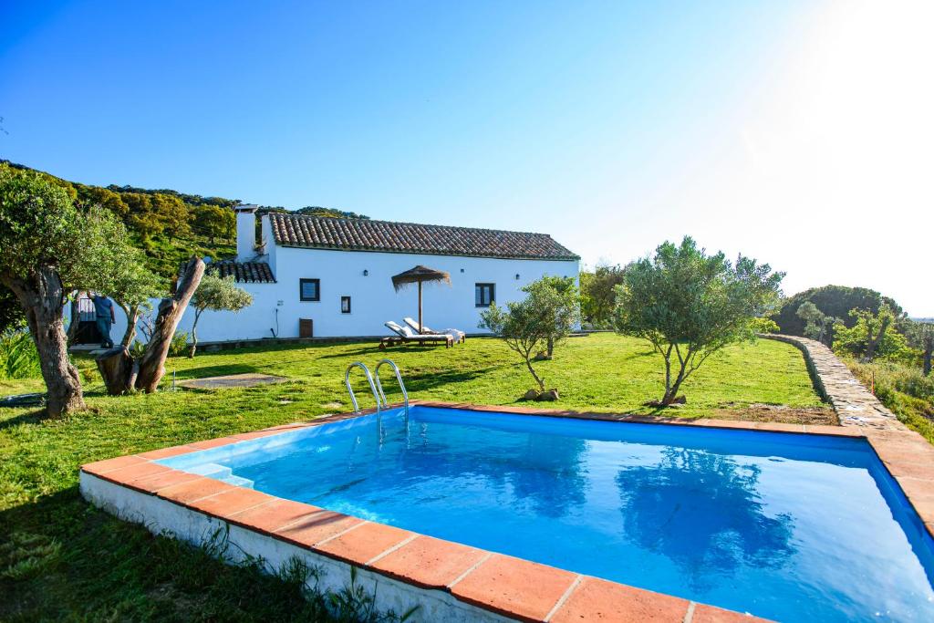 The swimming pool at or close to Cortijo las Cabrerizas