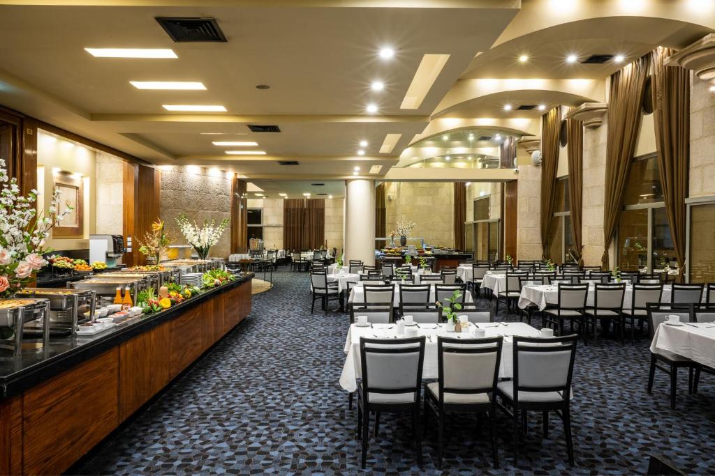 Restaurace v ubytování Olive Tree Hotel