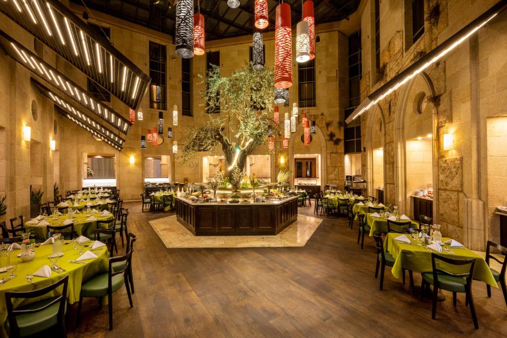 Restaurace v ubytování Olive Tree Hotel