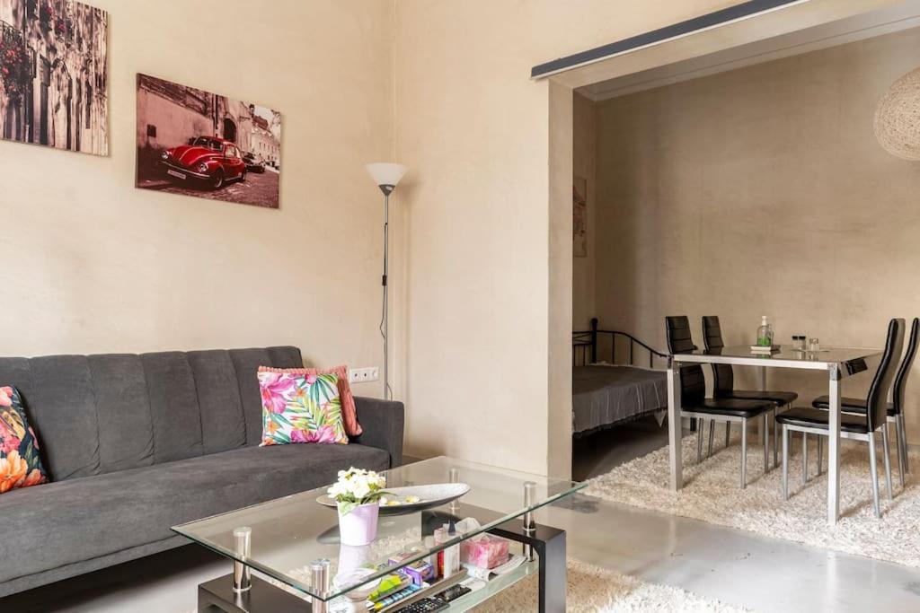 Posedenie v ubytovaní Cute full apt w/backyard in Paleo Faliro