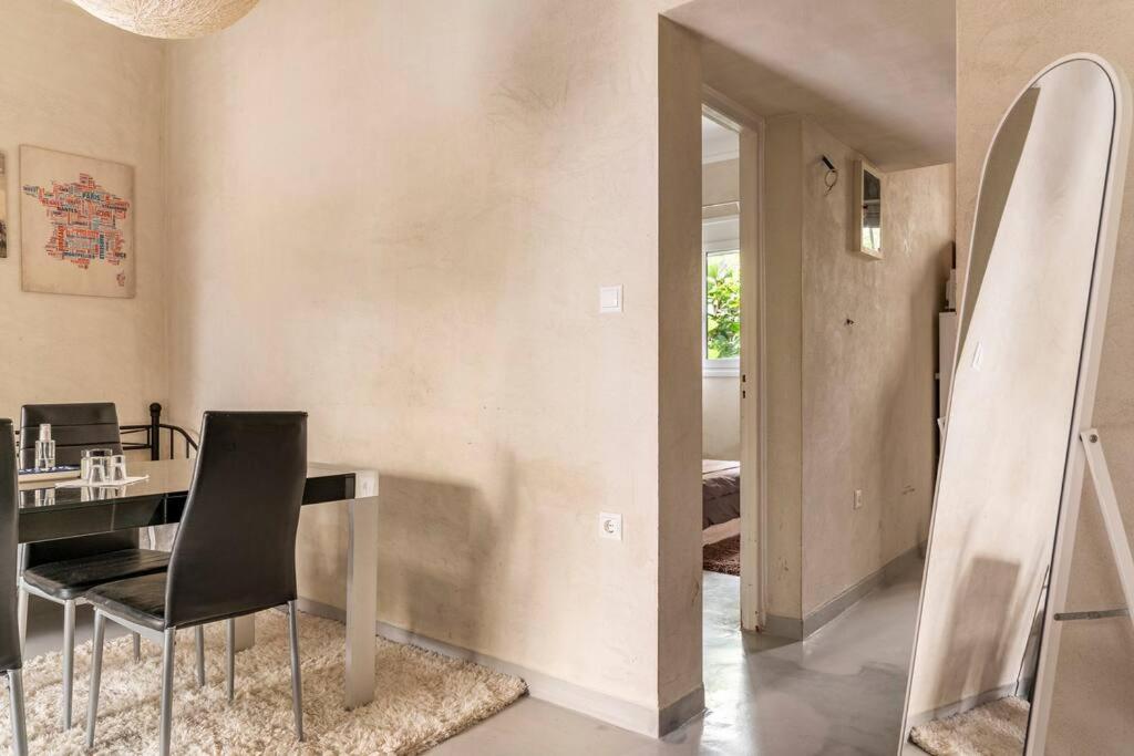 Posedenie v ubytovaní Cute full apt w/backyard in Paleo Faliro