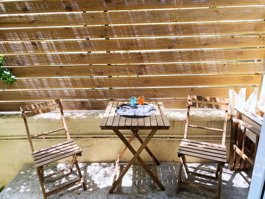 Fotografia z galérie ubytovania Cute full apt w/backyard in Paleo Faliro v Aténach