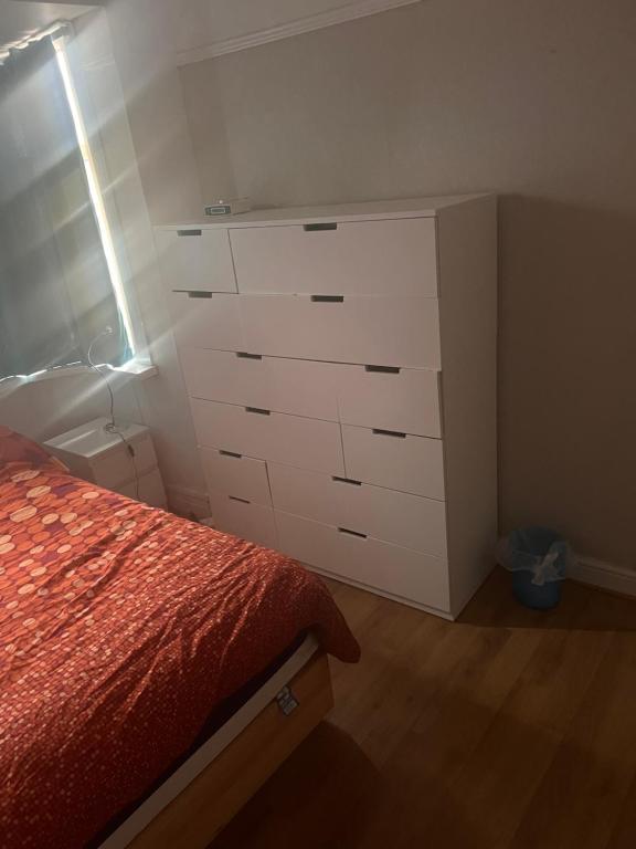 Postel nebo postele na pokoji v ubytování Double Rooms in Shared Home