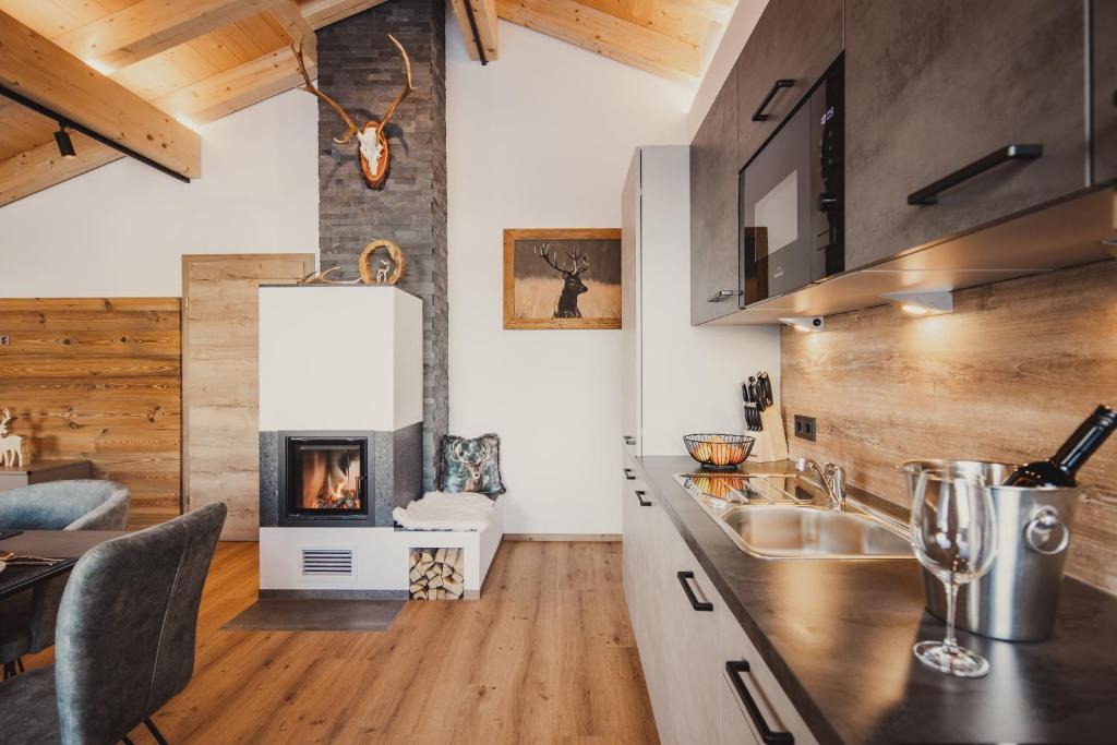 Televízia a/alebo spoločenská miestnosť v ubytovaní Chalet Hochthron