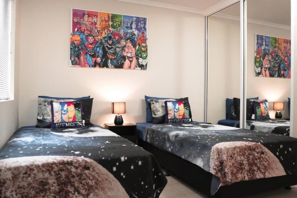 Postel nebo postele na pokoji v ubytování Top End Marvel -Darwin's Premier 3-BR Luxury Apt