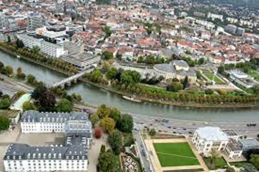 Nespecifikovaný výhled na destinaci Saarbrücken nebo výhled na město při pohledu z hotelu
