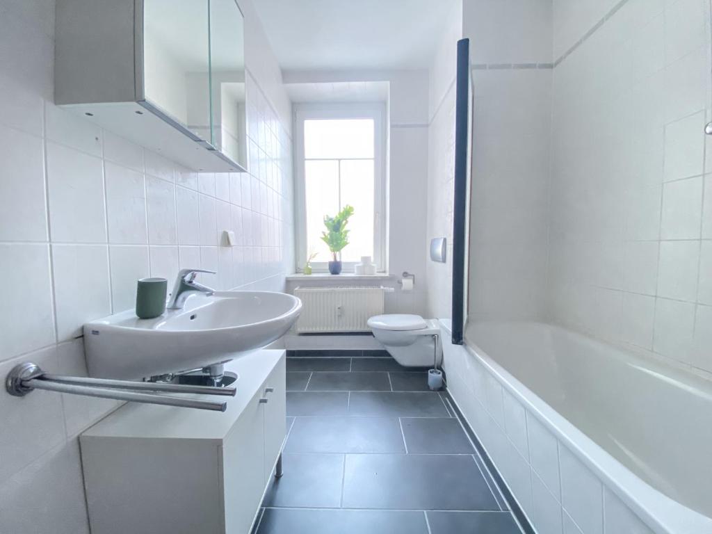 Koupelna v ubytování Stilvolle 2 Zimmer Wohnung mit Küche, TV, Waschmaschine