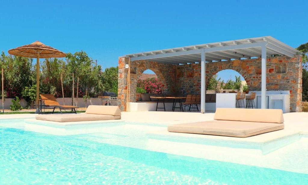 Bazén v ubytovaní The Nine Graces - Kastraki Villas with Private Swimming Pool alebo v jeho blízkosti