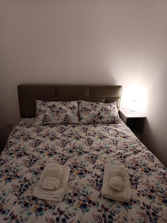 Łóżko lub łóżka w pokoju w obiekcie Apartman Meseceva dolina
