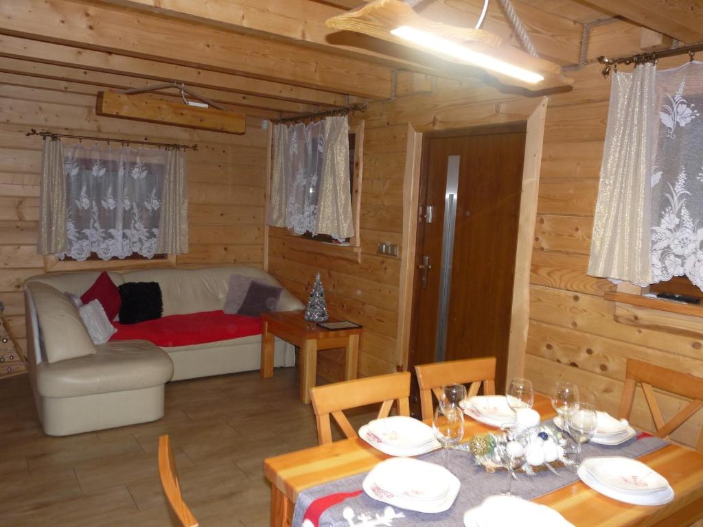 Posedenie v ubytovaní Chatki U Hanusi