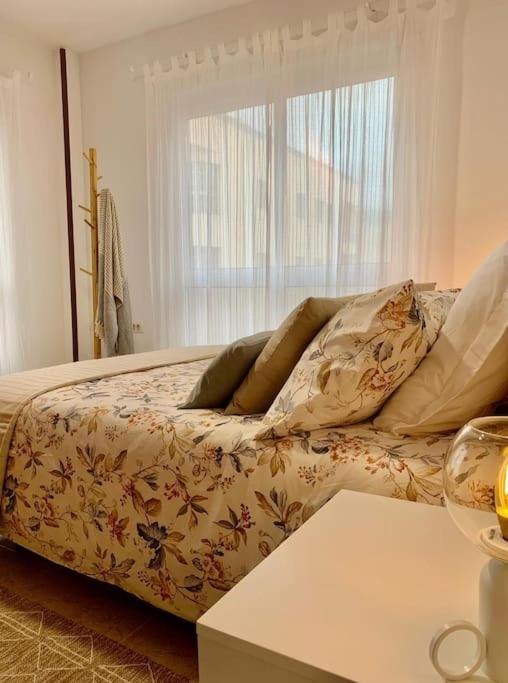 Postel nebo postele na pokoji v ubytování Confortable apartamento en pueblo costero