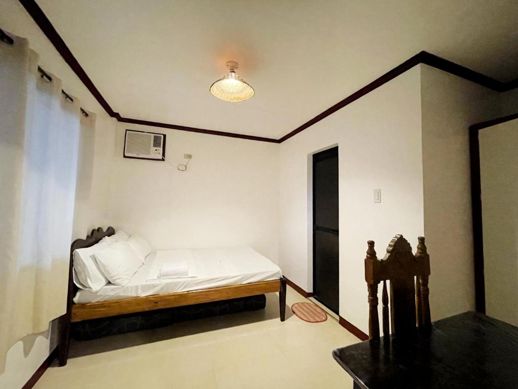 Postel nebo postele na pokoji v ubytování Lara's Guesthouse Siargao