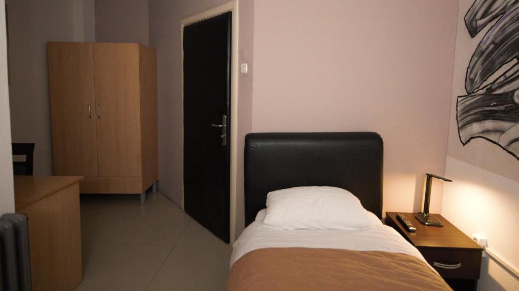 Postel nebo postele na pokoji v ubytování Hotel Ambasador