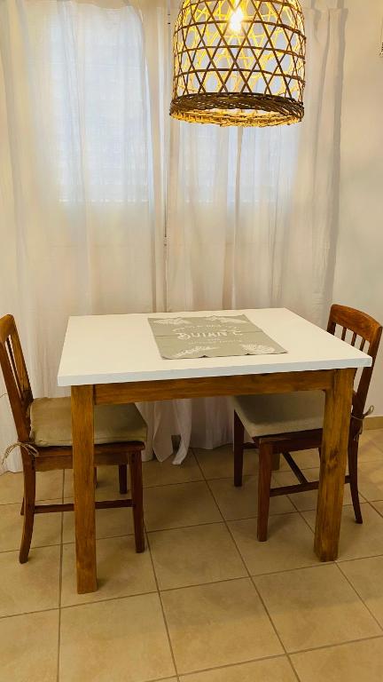 Edison - One-Bedroom Apartment