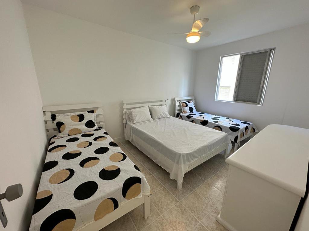 Ap 1! Super aconchegante, apenas 250 metros da praia da Enseada! - Apartment