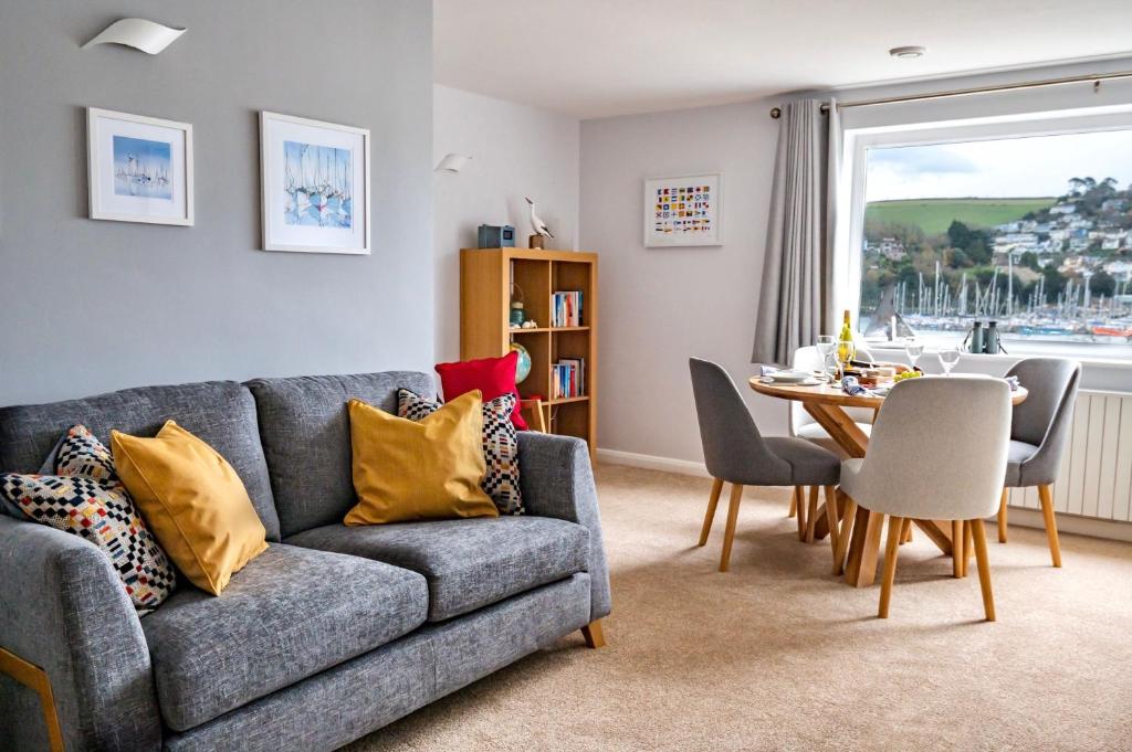 8 Mayflower Court Apartment with river views, parking and on the